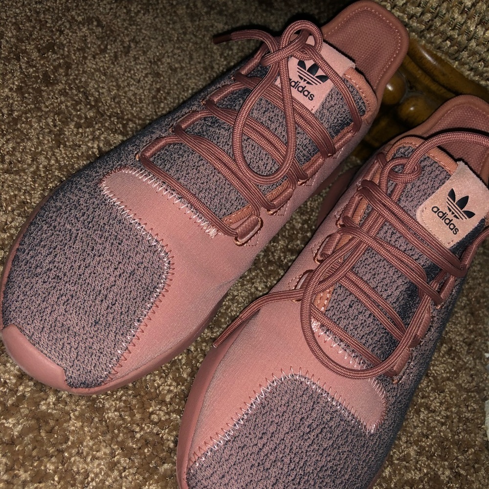 ❌SOLD ON MERCARI❌Beautiful rose colors Adidas
